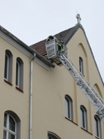 lose Dachpfannen am ehemaliges Kloster Bornheim