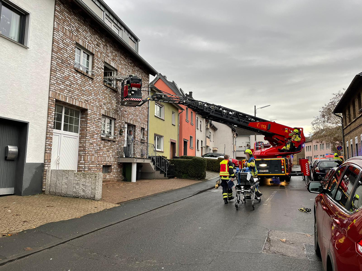 Symbolfoto Patientenrettung über Drehleiter