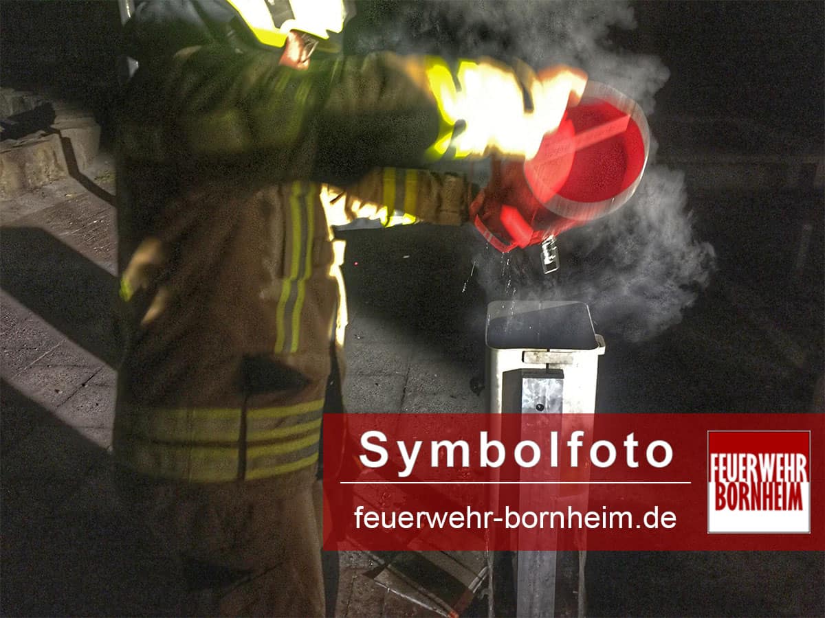 Symbolfoto Mülleimerbrand