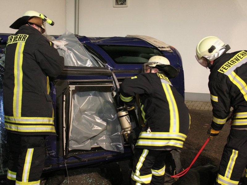 bung Technische Hilfeleistung Person in PKW eingeklemmt