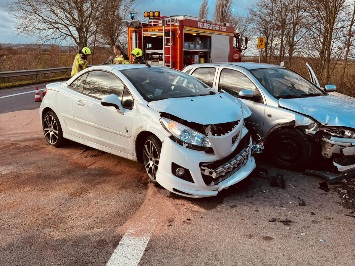 Verkehrsunfall mit auslaufenden Betriebsmitteln auf der L281