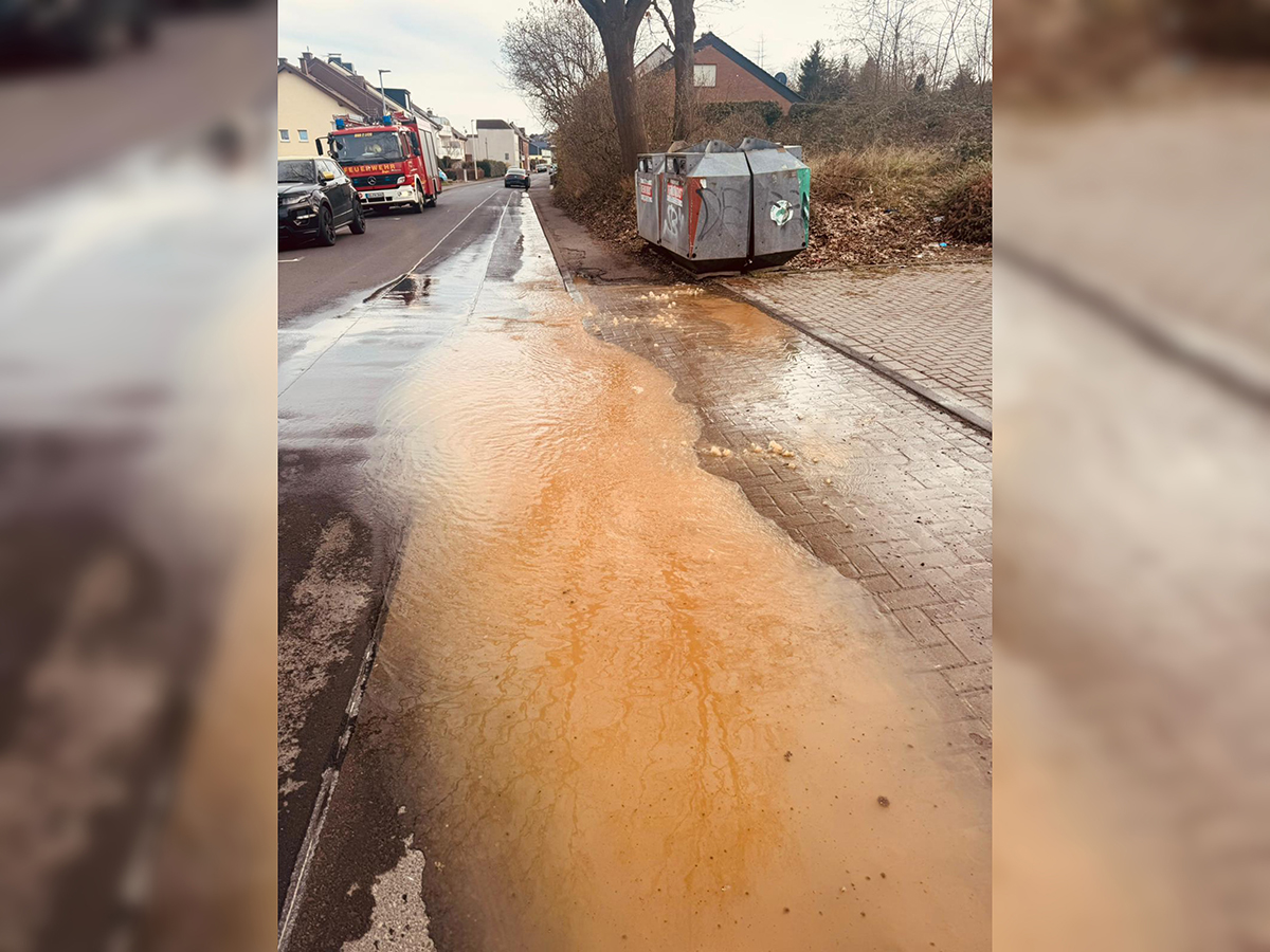 Rohrbruch der Hauptwasserleitung im Sechtemer Weg