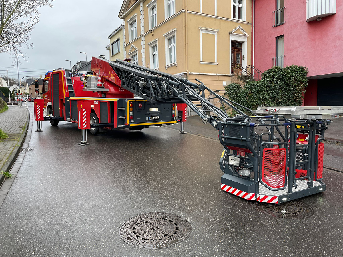 Patiententransport über die Drehleiter